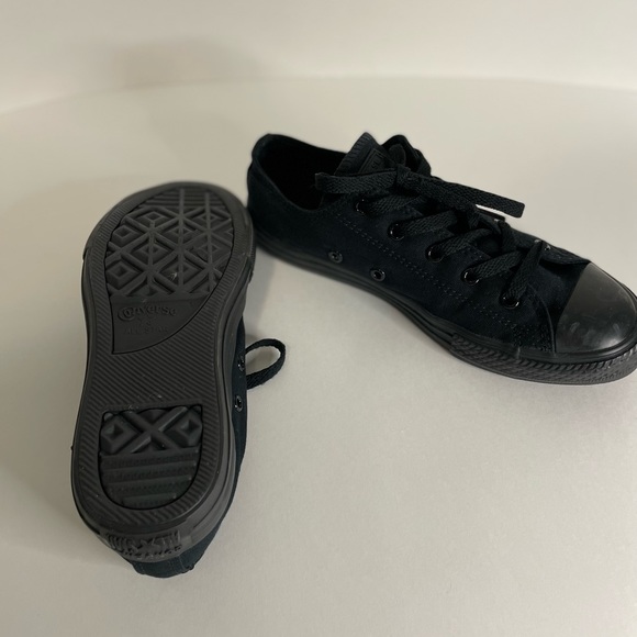 All black Converse - Picture 2 of 3